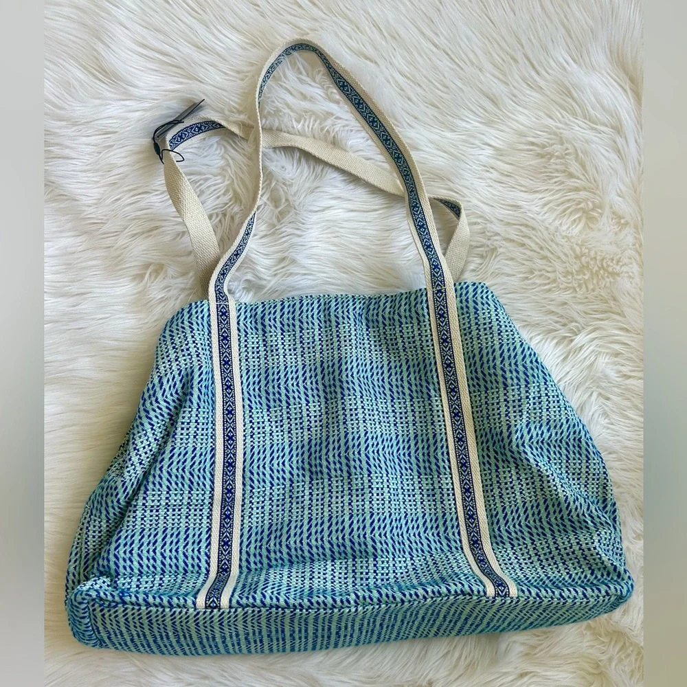 NWOT America & Beyond tote - Picture 4 of 7